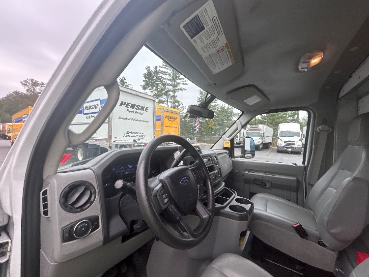Used 2022 Ford E-350 - photo 19