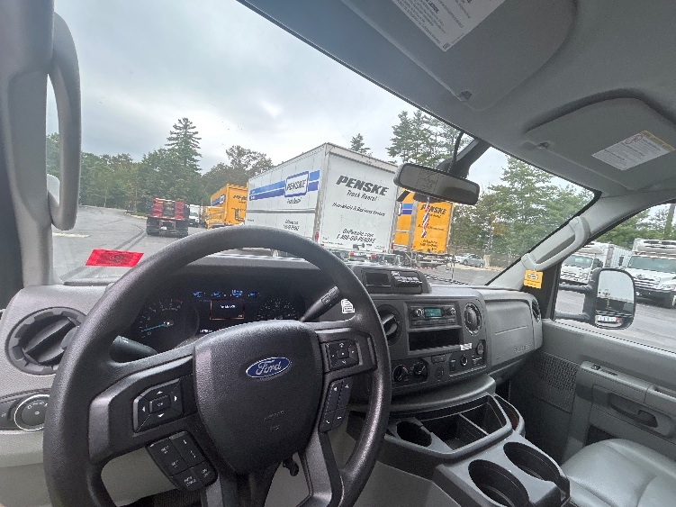 Used 2022 Ford E-350 - photo 20