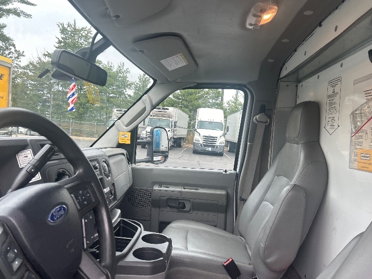 Used 2022 Ford E-350 - photo 21