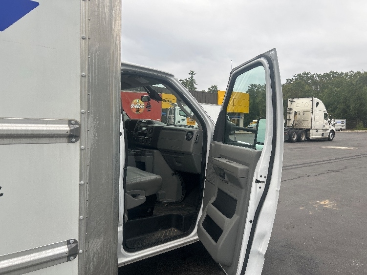 Used 2022 Ford E-350 - photo 22