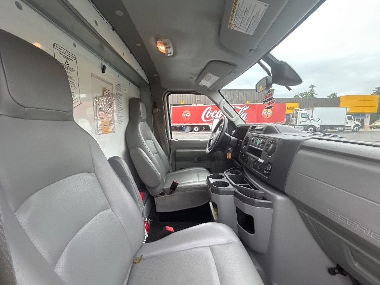 Used 2022 Ford E-350 - photo 24