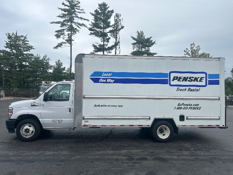 Used 2022 Ford E-350 - photo 6