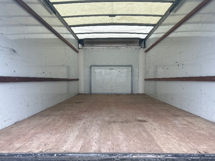 Used 2022 Ford E-350 - photo 10