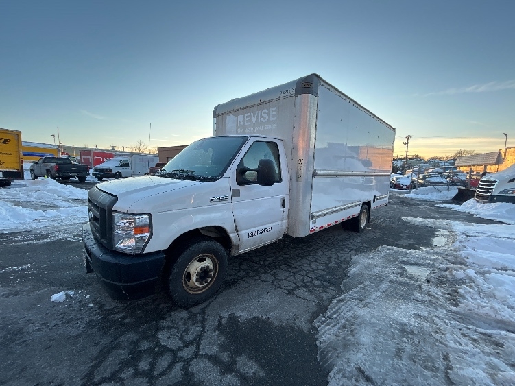 Used 2022 Ford E-350 - photo 5
