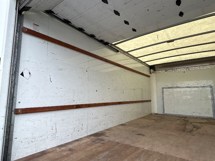 Used 2022 Ford E-350 - photo 11