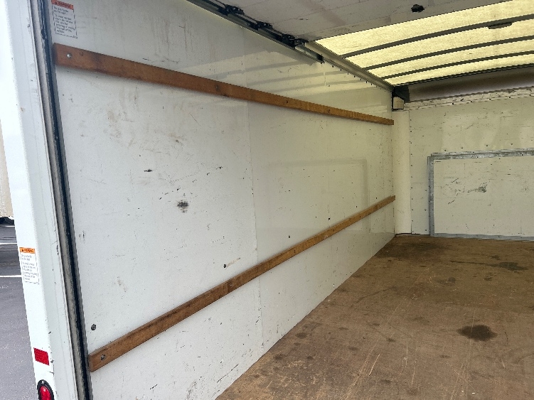 Used 2022 Ford E-350 - photo 13