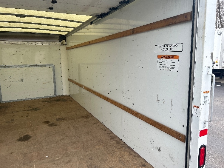 Used 2022 Ford E-350 - photo 14