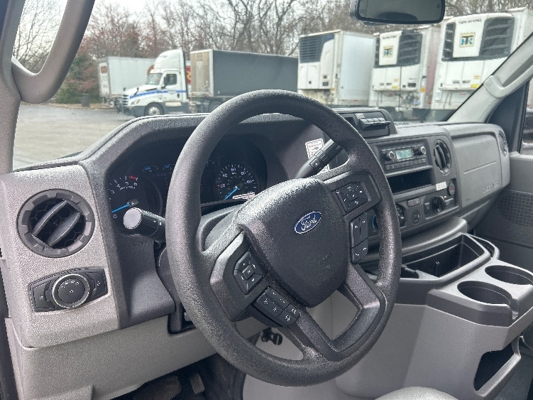 Used 2022 Ford E-350 - photo 19