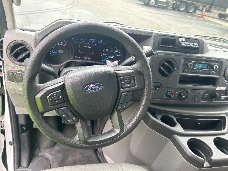 Used 2022 Ford E-350 - photo 20