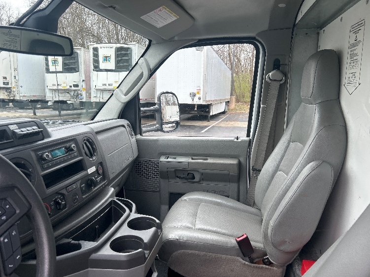Used 2022 Ford E-350 - photo 21