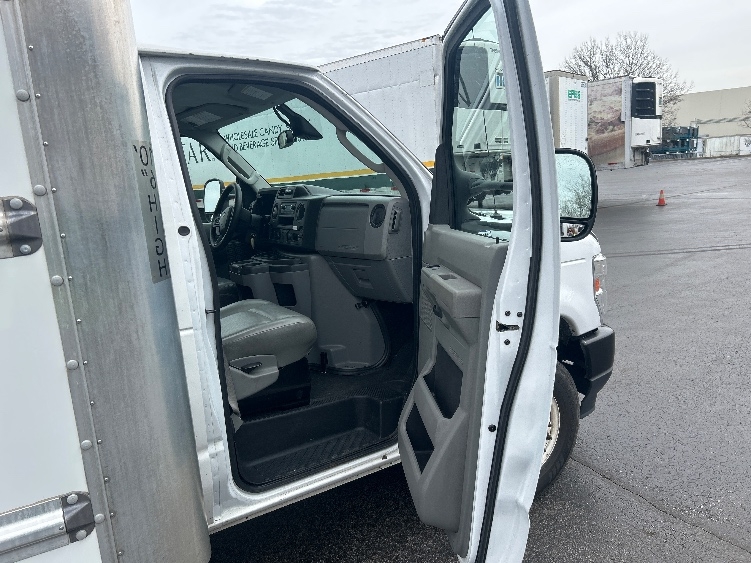 Used 2022 Ford E-350 - photo 22