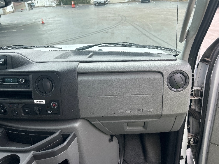 Used 2022 Ford E-350 - photo 23