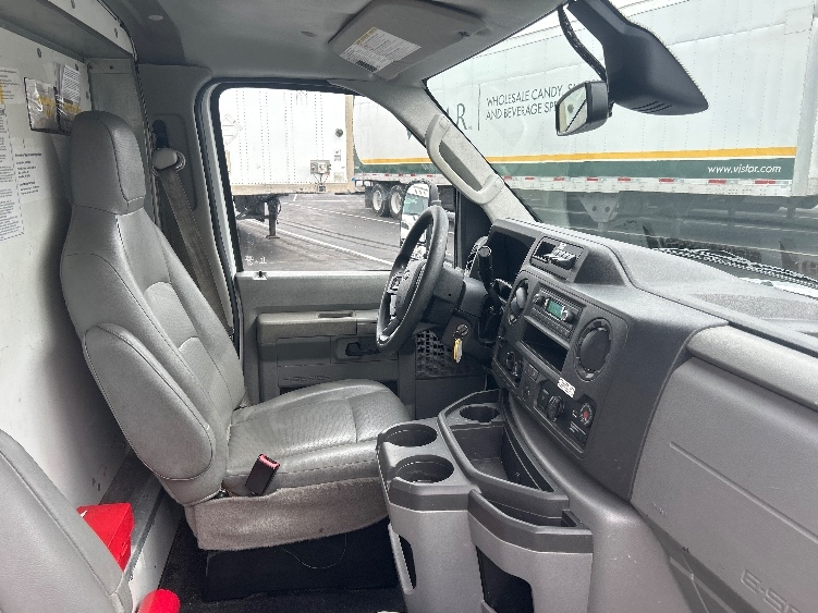 Used 2022 Ford E-350 - photo 24