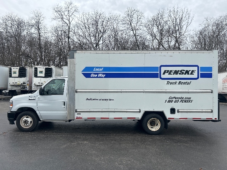 Used 2022 Ford E-350 - photo 6