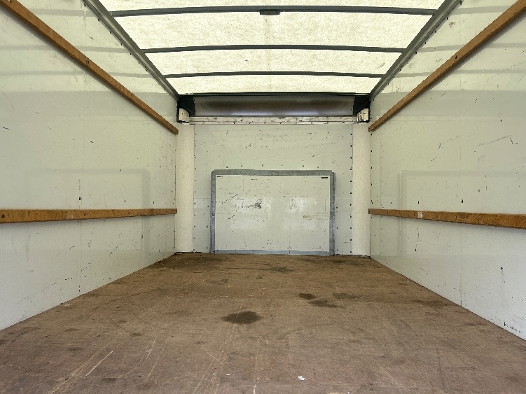 Used 2022 Ford E-350 - photo 10