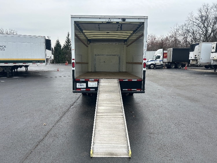 Used 2022 Ford E-350 - photo 11