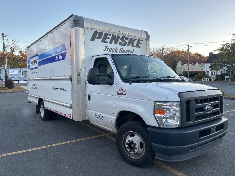 Used 2022 Ford E-350 - photo 1