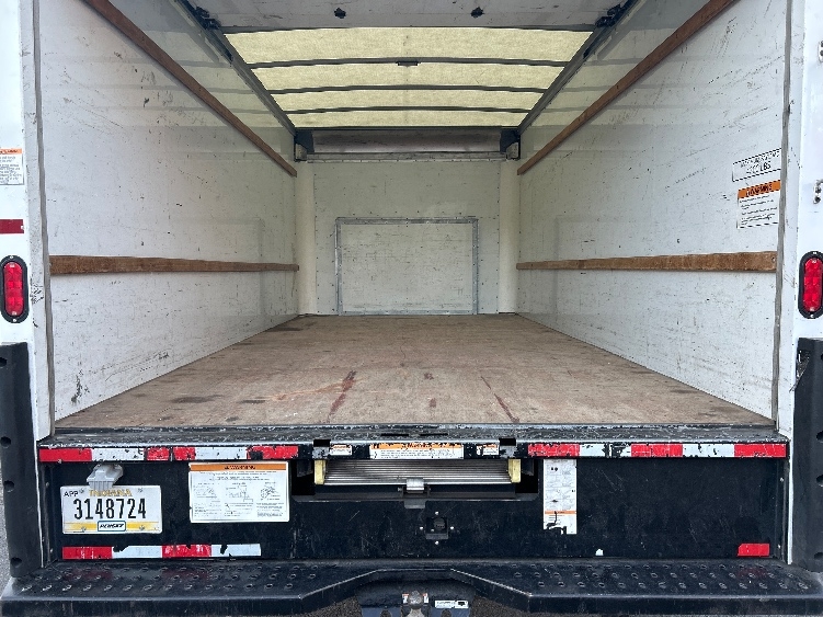 Used 2022 Ford E-350 - photo 12