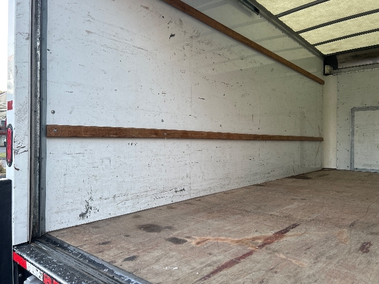 Used 2022 Ford E-350 - photo 13