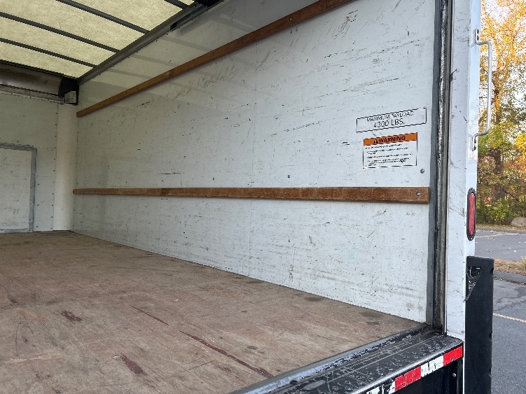 Used 2022 Ford E-350 - photo 14