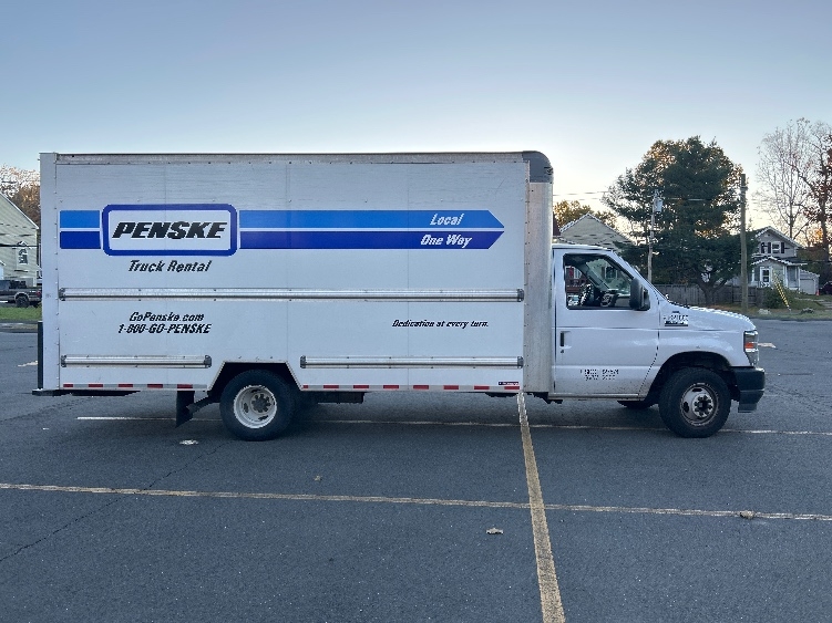 Used 2022 Ford E-350 - photo 17