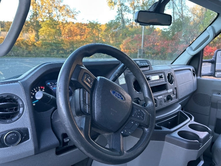 Used 2022 Ford E-350 - photo 19