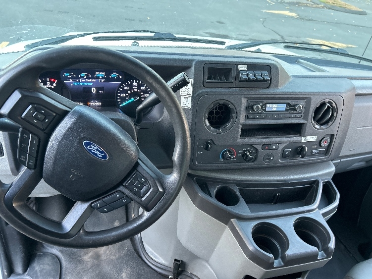 Used 2022 Ford E-350 - photo 20