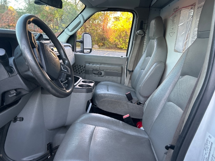 Used 2022 Ford E-350 - photo 21