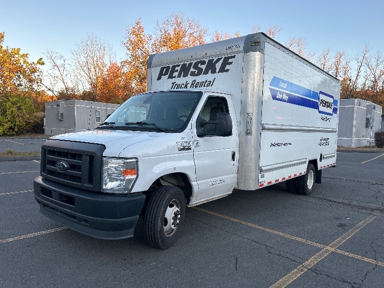 Used 2022 Ford E-350 - photo 5
