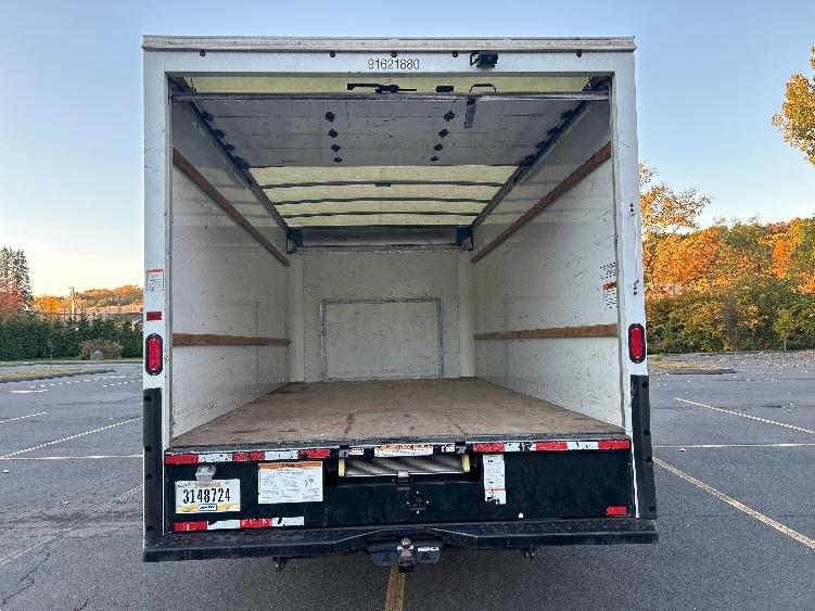 Used 2022 Ford E-350 - photo 10