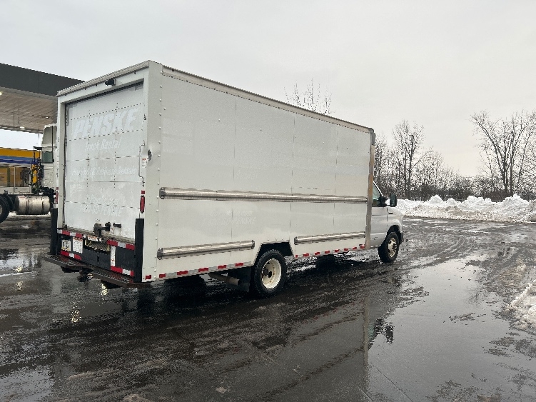 Used 2022 Ford E-350 - photo 15
