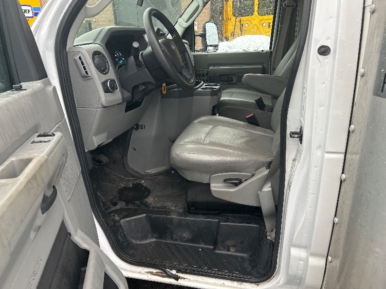Used 2022 Ford E-350 - photo 18