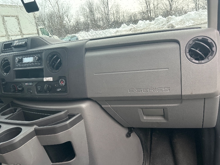 Used 2022 Ford E-350 - photo 23