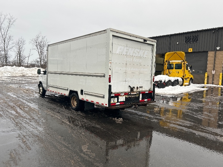Used 2022 Ford E-350 - photo 8