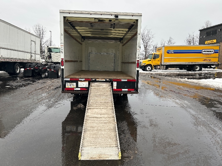 Used 2022 Ford E-350 - photo 11