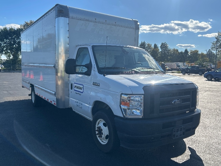 Used 2022 Ford E-350 - photo 1