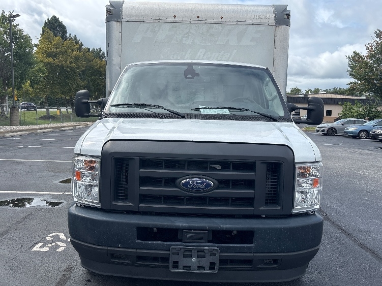 Used 2022 Ford E-350 - photo 2