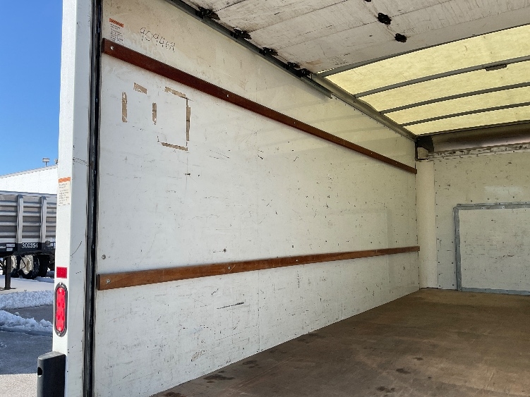 Used 2022 Ford E-350 - photo 12