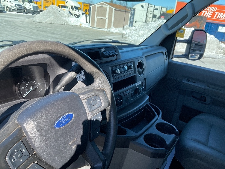 Used 2022 Ford E-350 - photo 18