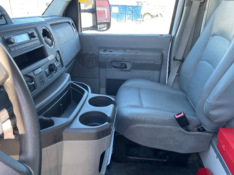 Used 2022 Ford E-350 - photo 20