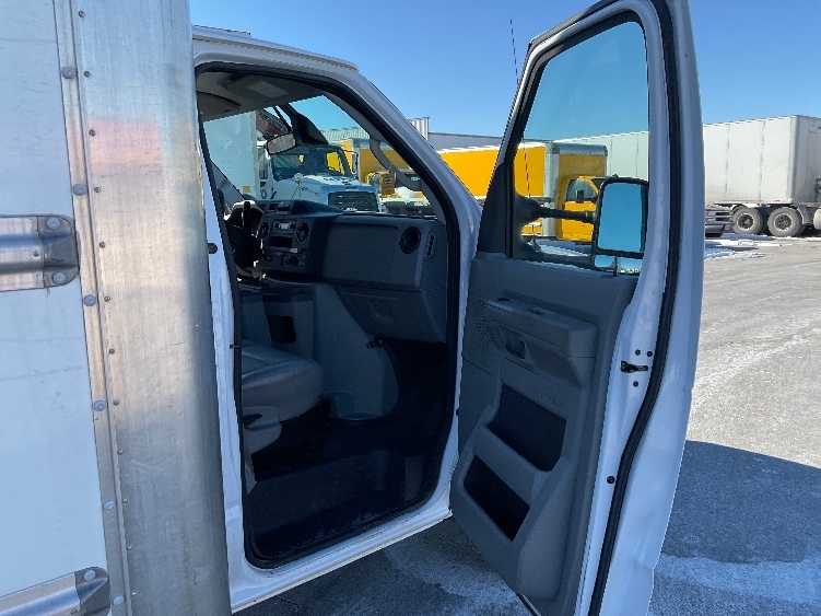 Used 2022 Ford E-350 - photo 21
