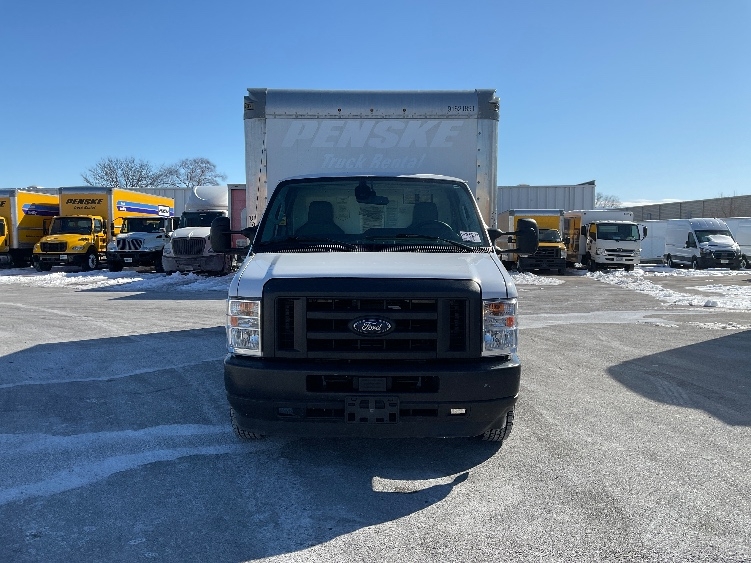 Used 2022 Ford E-350 - photo 2