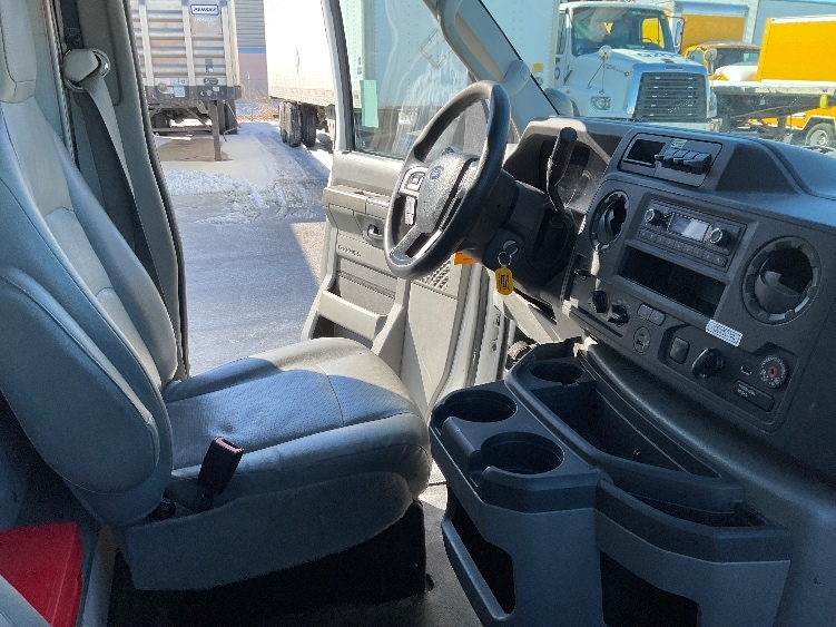 Used 2022 Ford E-350 - photo 23