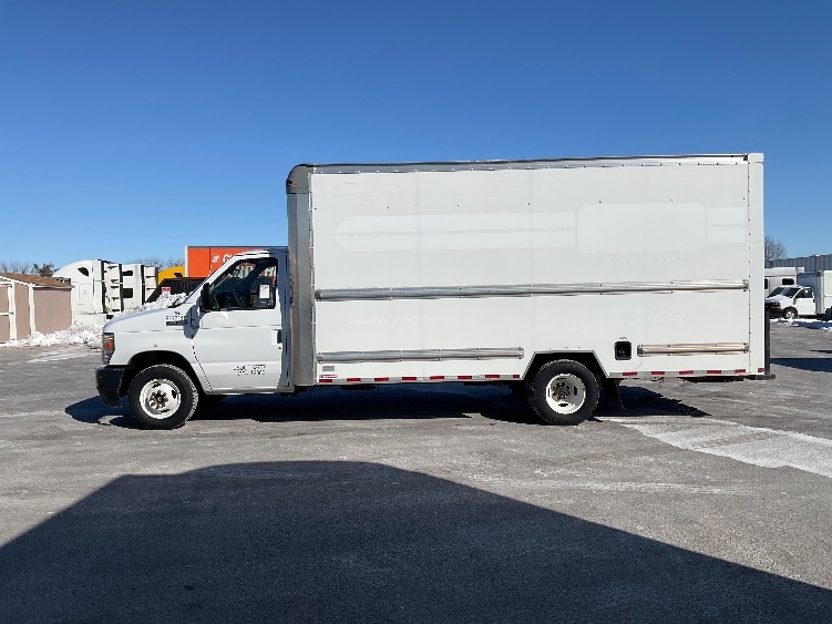 Used 2022 Ford E-350 - photo 6