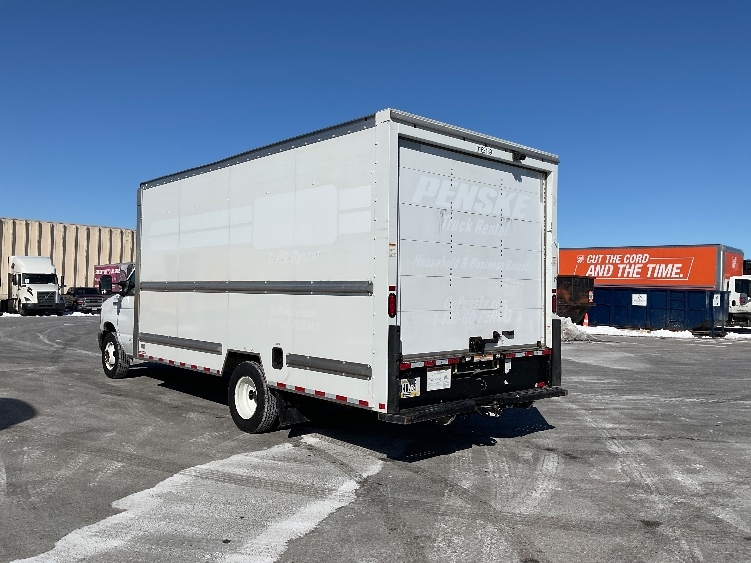 Used 2022 Ford E-350 - photo 8