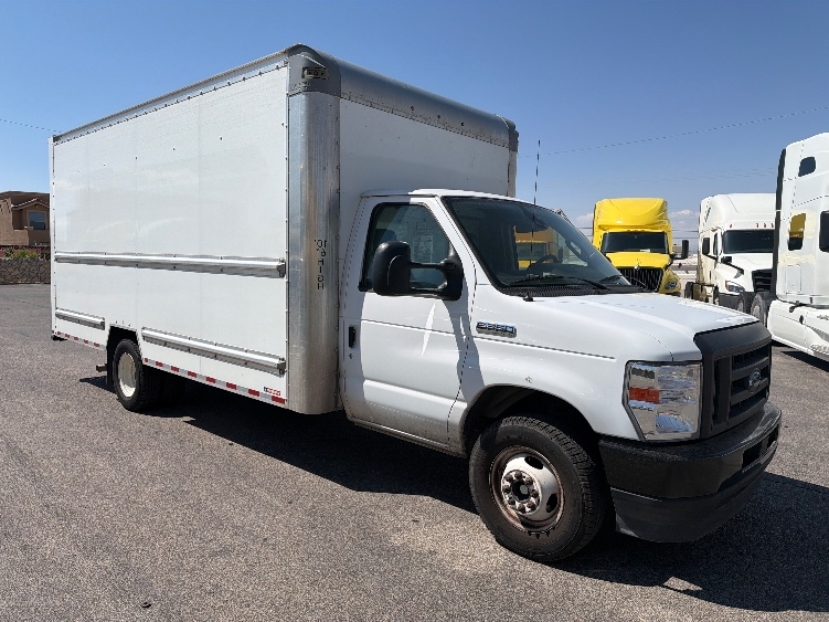 Used 2022 Ford E-350 - photo 1