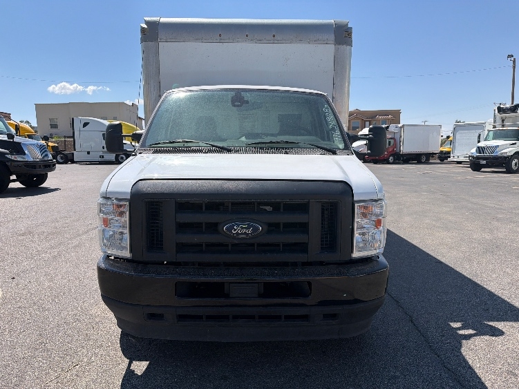 Used 2022 Ford E-350 - photo 2