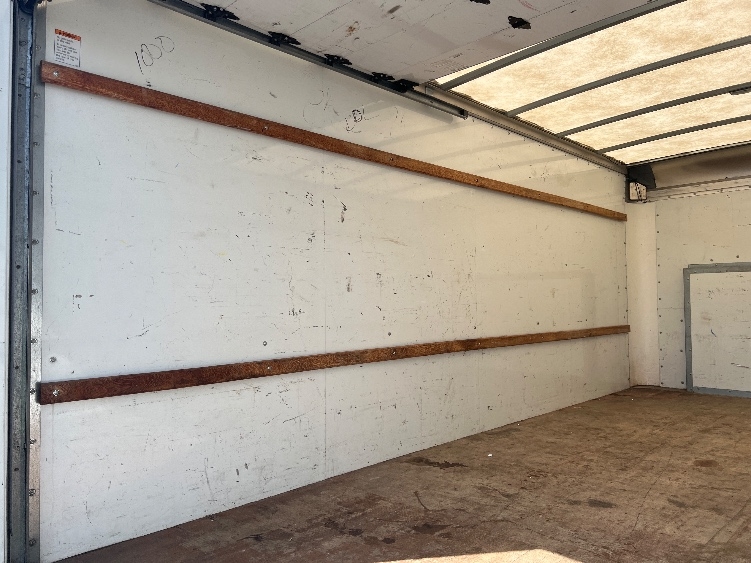 Used 2022 Ford E-350 - photo 12