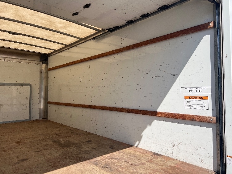 Used 2022 Ford E-350 - photo 13