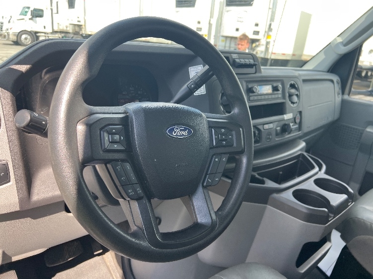 Used 2022 Ford E-350 - photo 18
